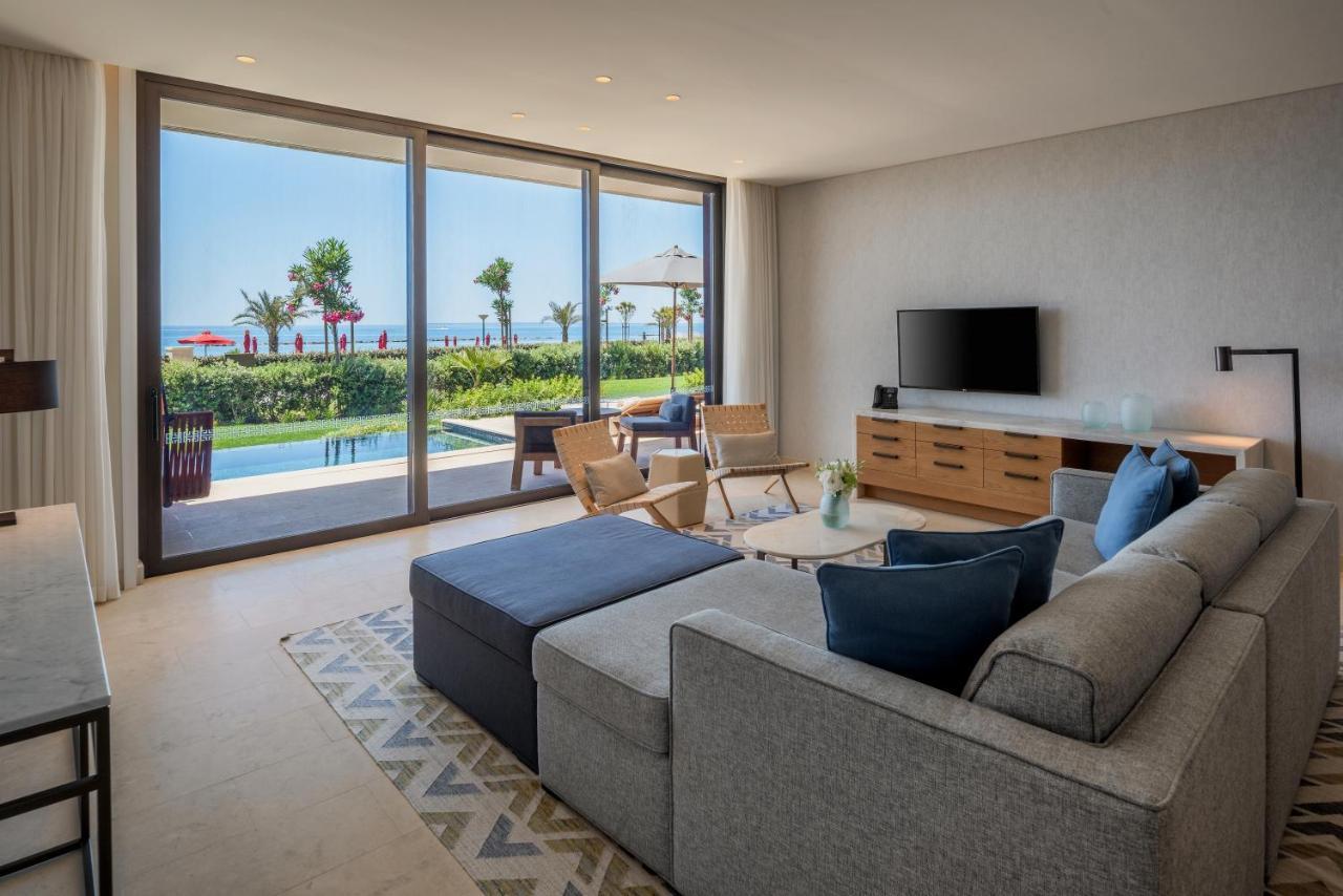 Amara - Sea Your Only View™ Lemesos Exteriér fotografie Living room of a suite at the Hilton Cabo del Sol