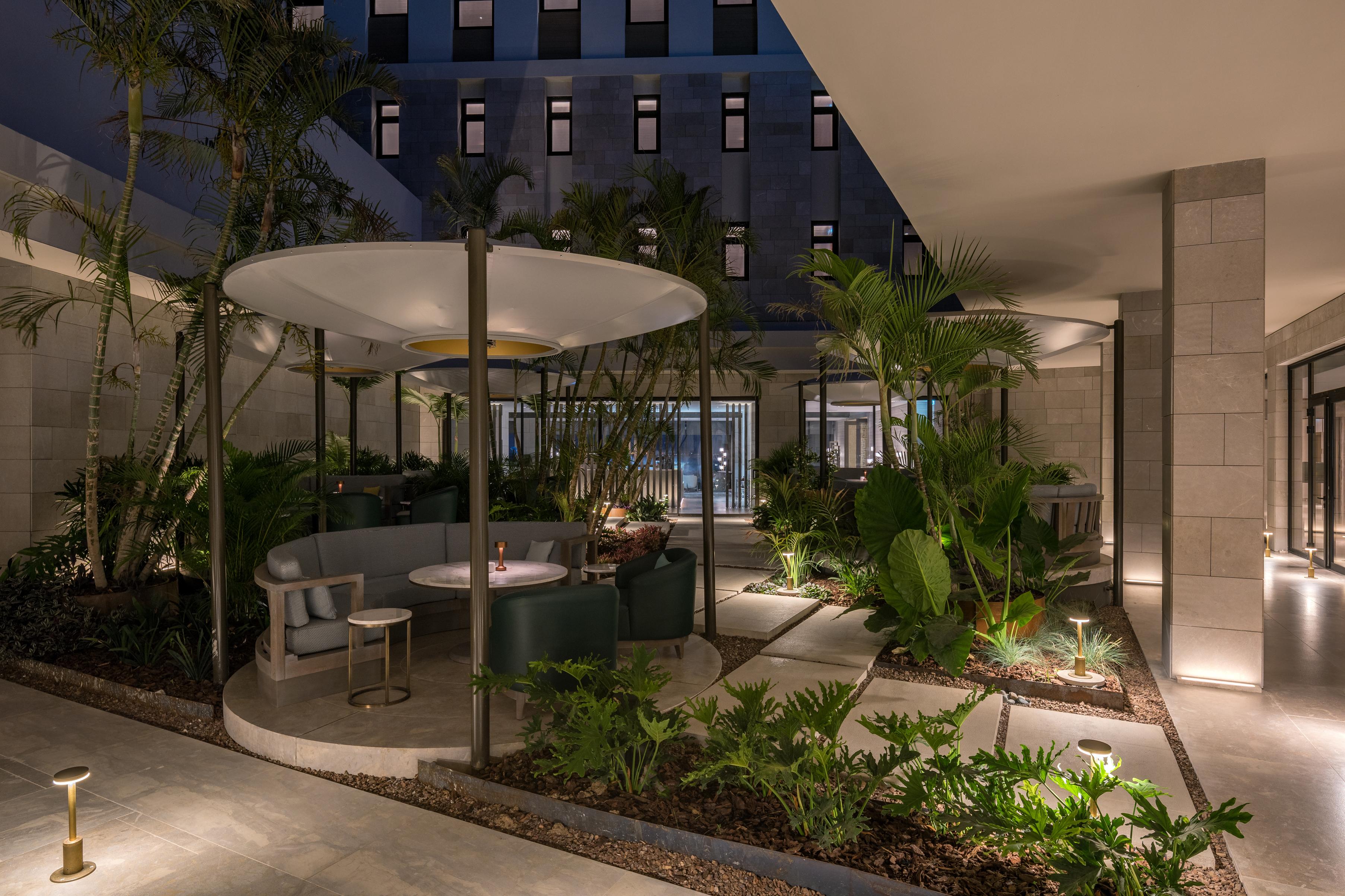 Amara - Sea Your Only View™ Lemesos Exteriér fotografie The hotel's courtyard