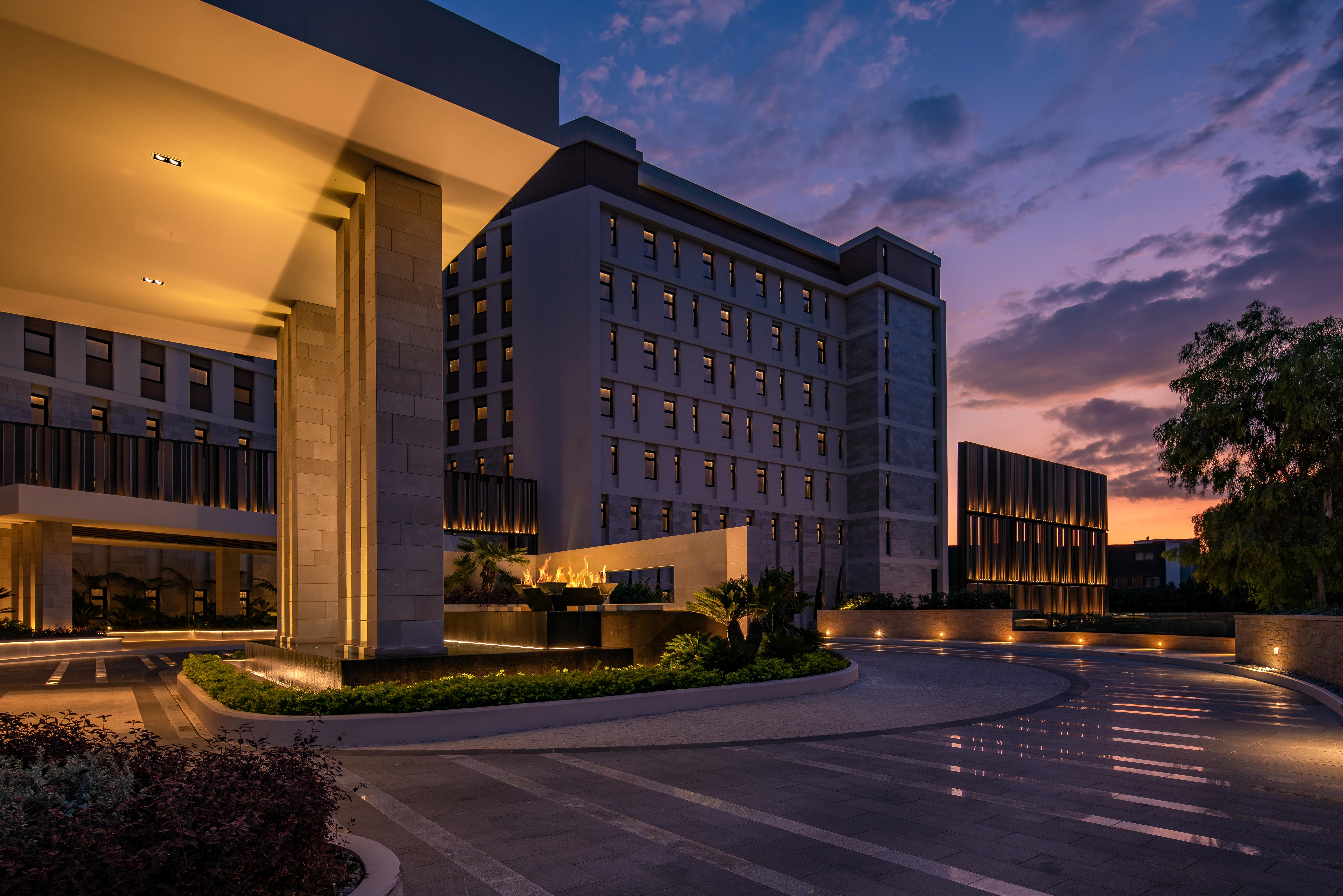 Amara - Sea Your Only View™ Lemesos Exteriér fotografie The hotel at night