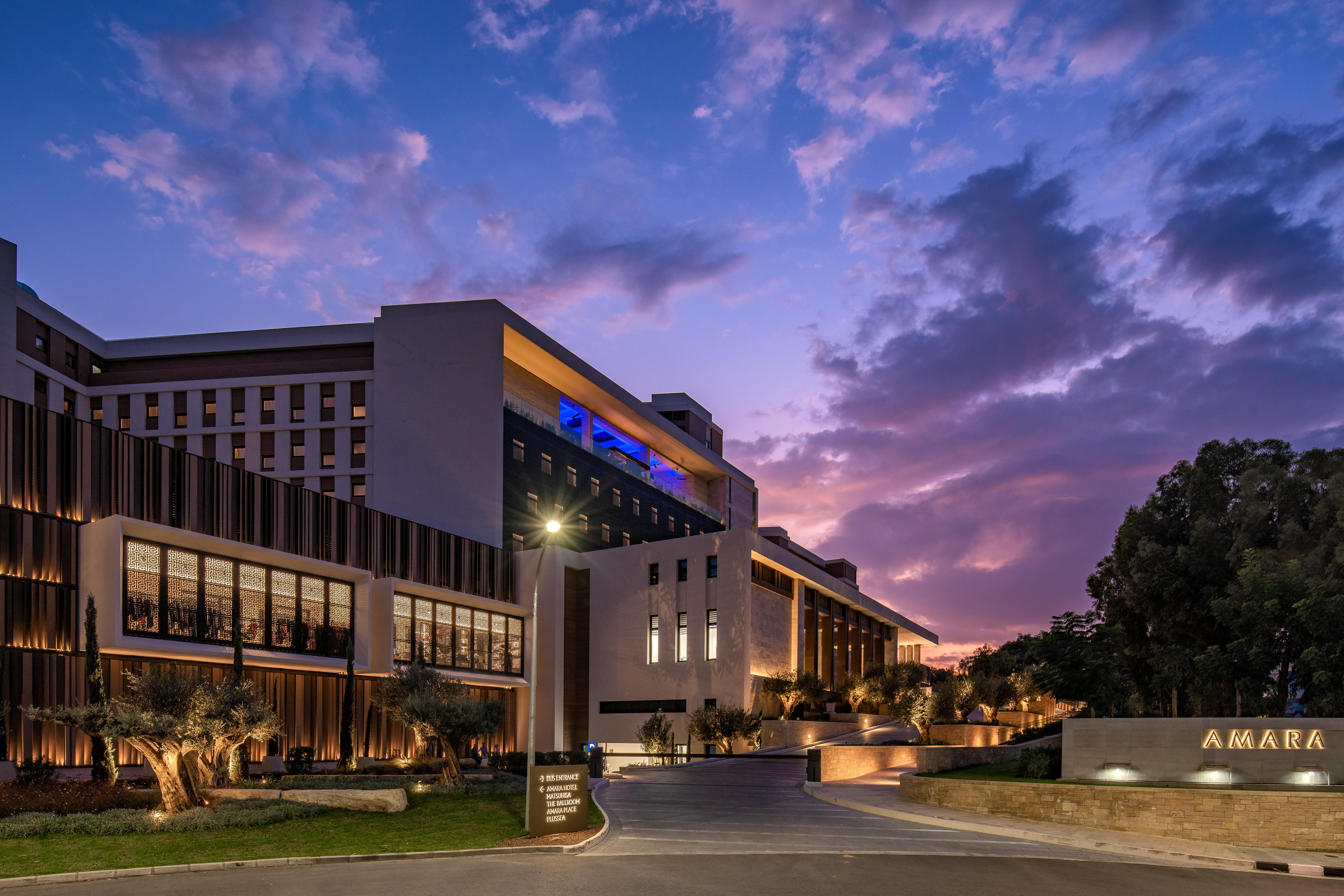 Amara - Sea Your Only View™ Lemesos Exteriér fotografie The hotel at night